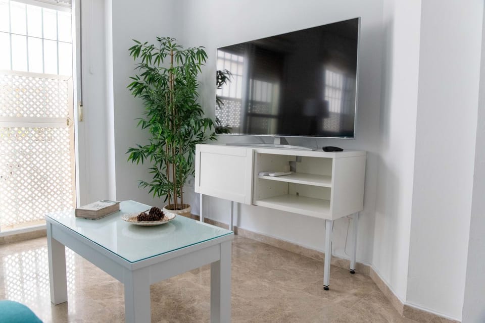 Communal lounge/ TV room, TV and multimedia, Lounge or bar