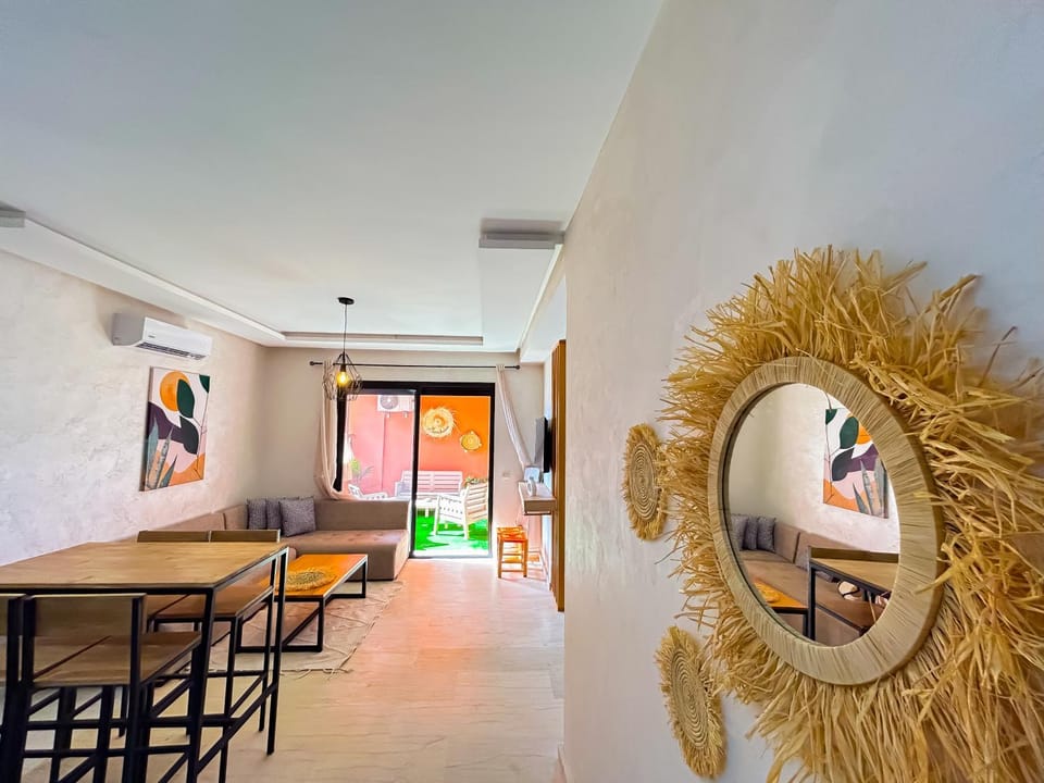 Living room, Photo of the whole room, Dining area