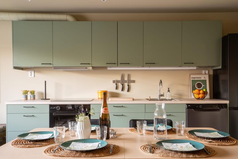Kitchen or kitchenette, Dining area