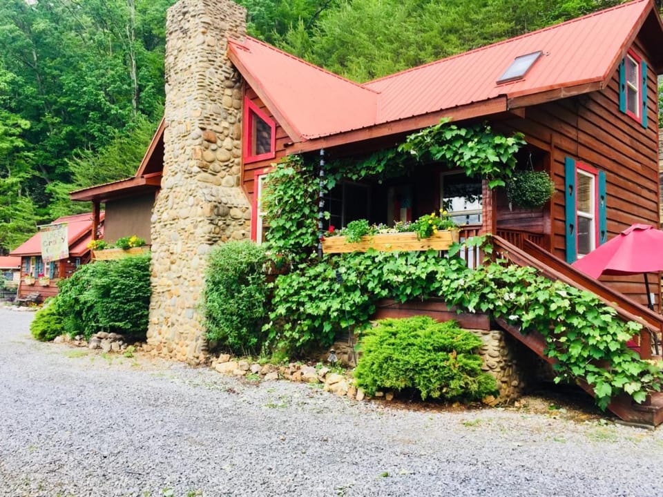 Homestead Retreat House in Tennessee