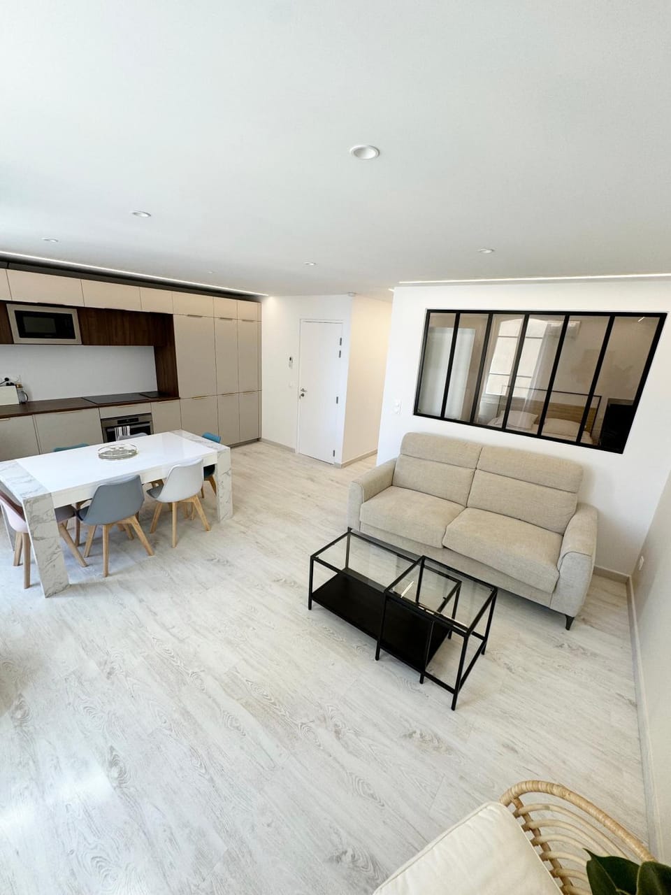 Communal lounge/ TV room, TV and multimedia, Dining area, City view