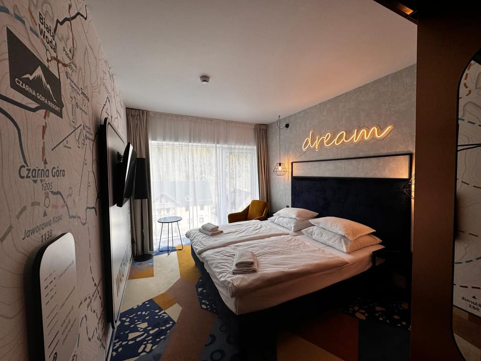 Communal lounge/ TV room, TV and multimedia, Photo of the whole room, Evening entertainment, Bedroom, towels