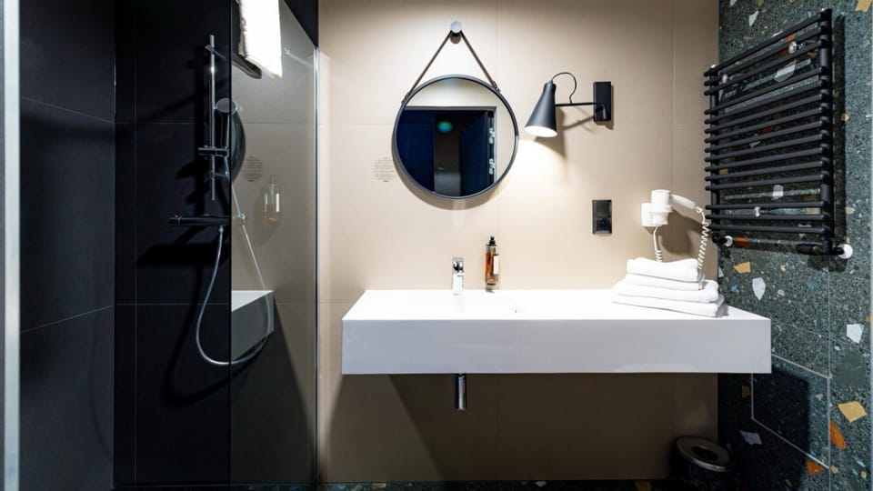 Bathroom, towels