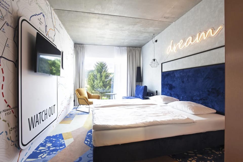 Communal lounge/ TV room, Bed, TV and multimedia, Photo of the whole room, Evening entertainment, Bedroom
