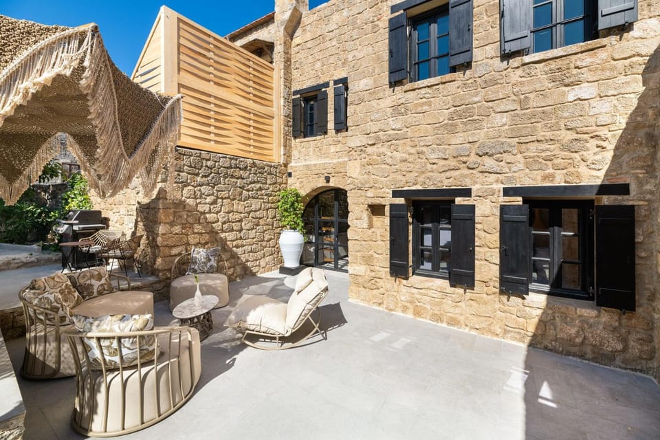 Property building, Seating area