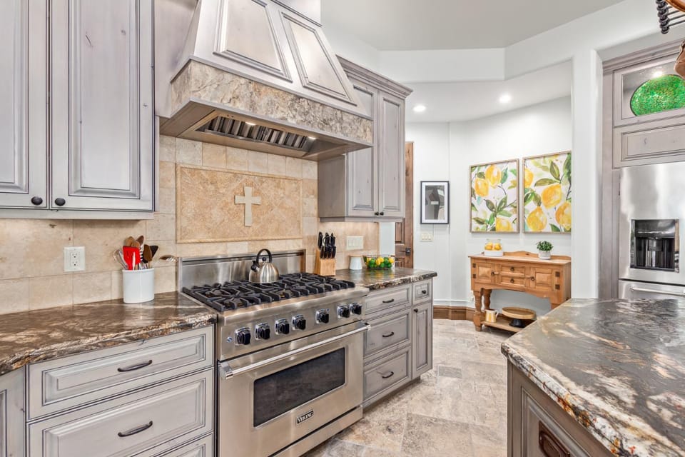 Kitchen or kitchenette, kitchen