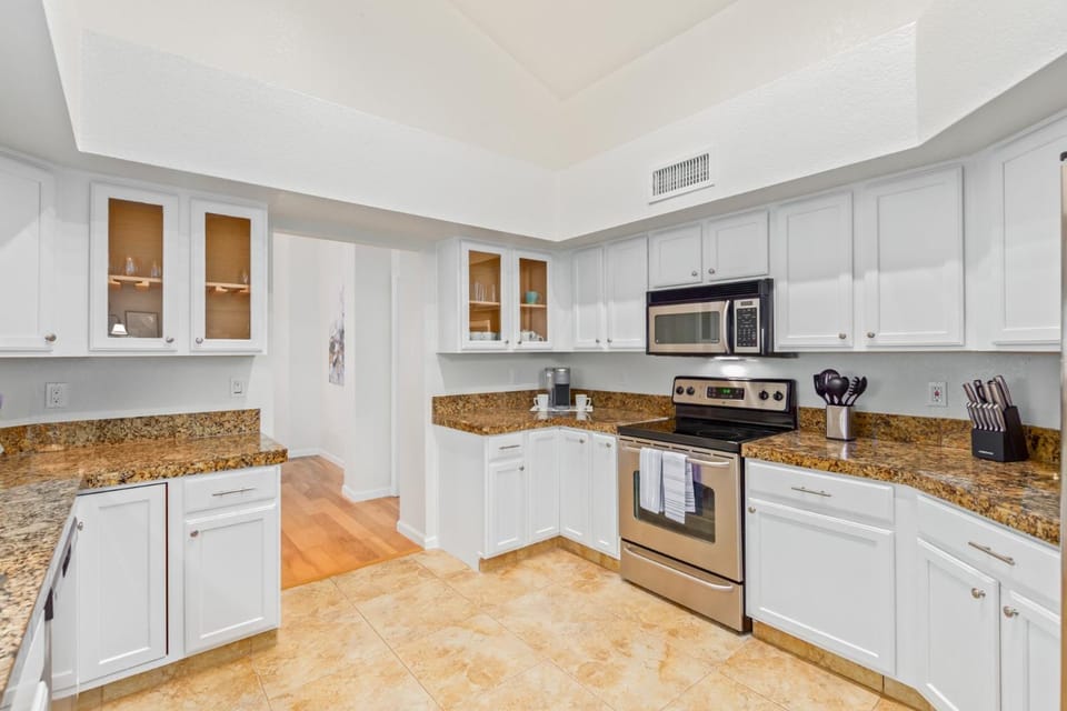 Kitchen or kitchenette, kitchen