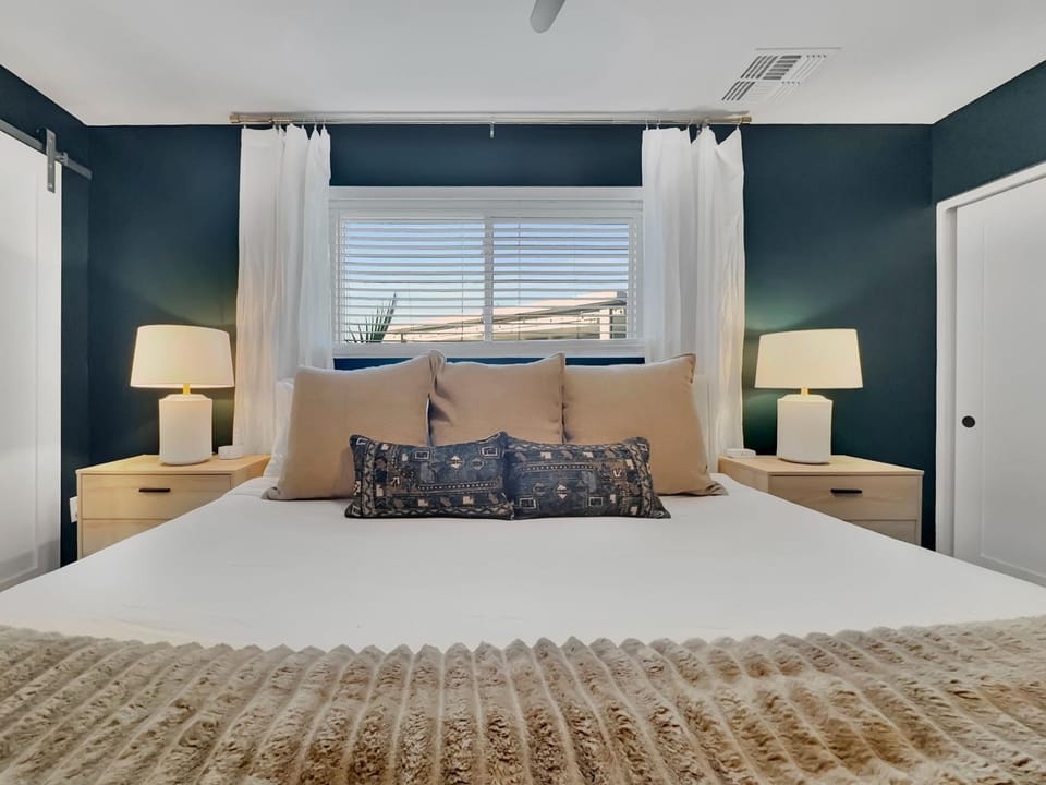 Bed, Bedroom
