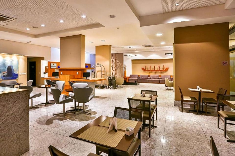 Restaurant/places to eat, Lounge or bar