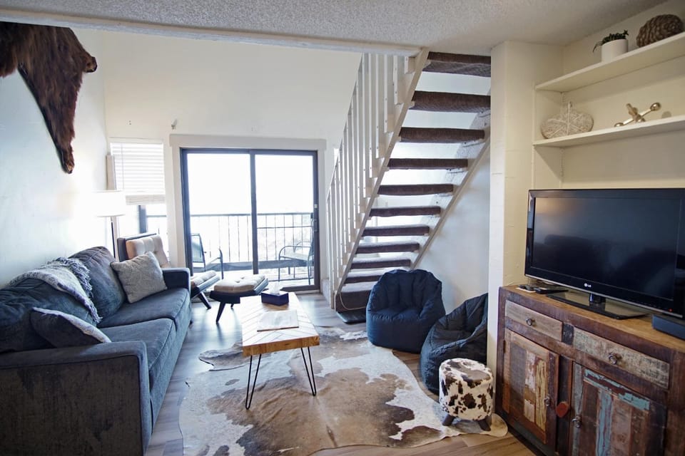Hot Tub, Beautiful Mountain Views, 3 Bedroom Plus Loft House in Steamboat Springs