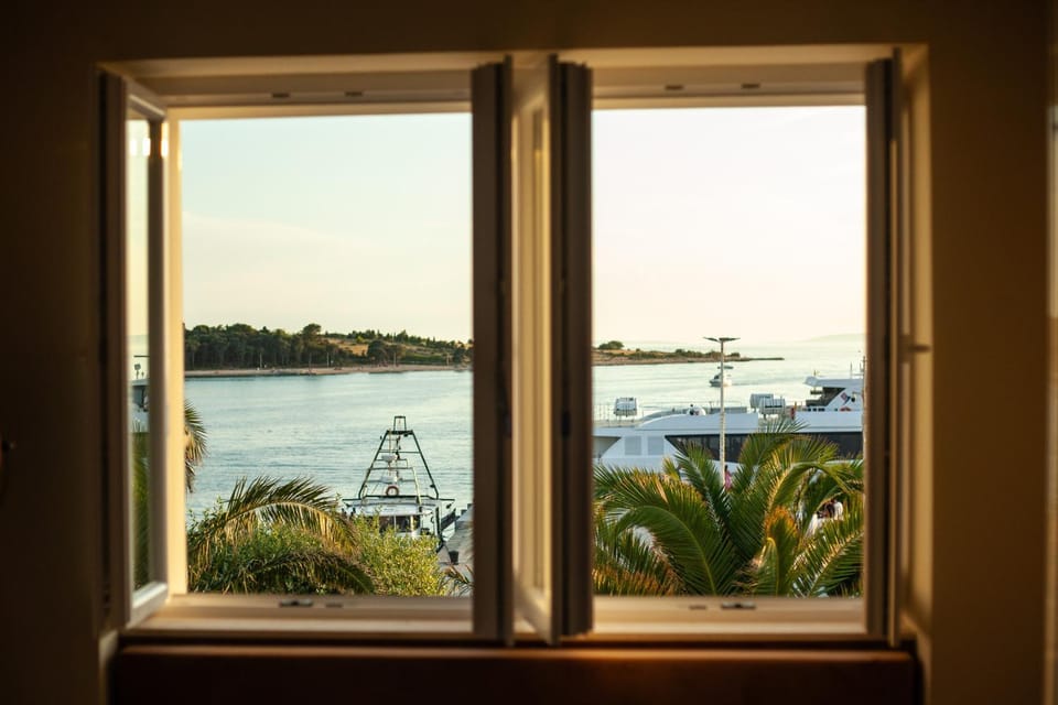 Bedroom, City view, Sea view