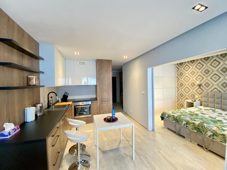 Kitchen or kitchenette, Seating area, Dining area