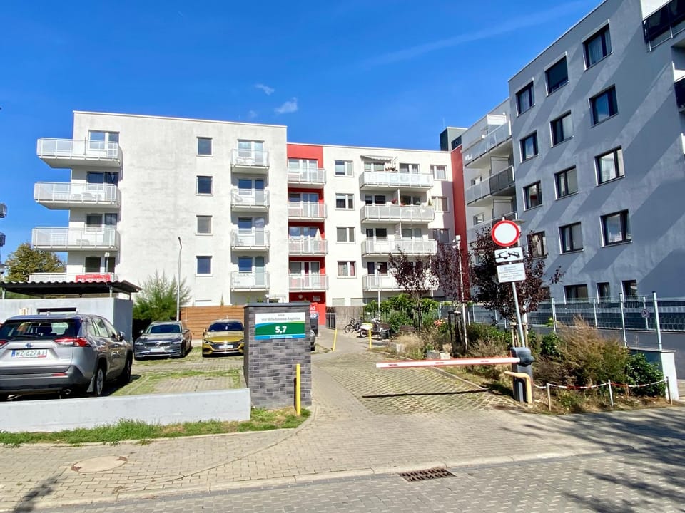 Property building, Location
