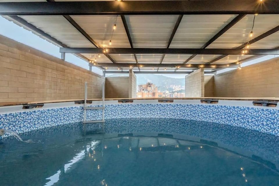 Apartamento en Laureles 2BR con rooftop y piscina 702 Apartment in Medellin
