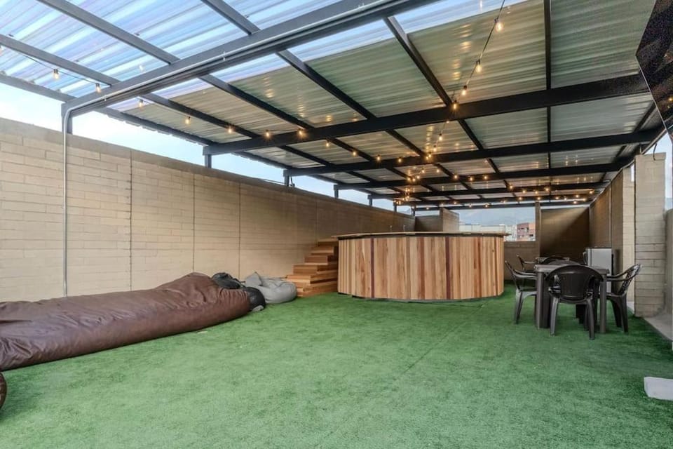 Apartamento en Laureles 2BR con rooftop y piscina 702 Apartment in Medellin