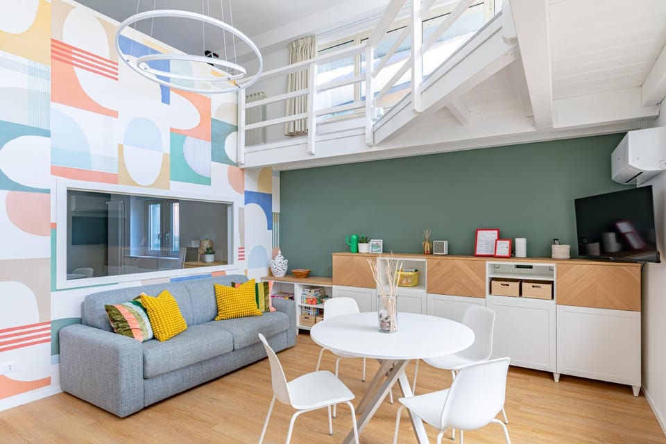 Communal lounge/ TV room, Children play ground, Game Room, TV and multimedia, Living room, Dining area, Lunch, Family