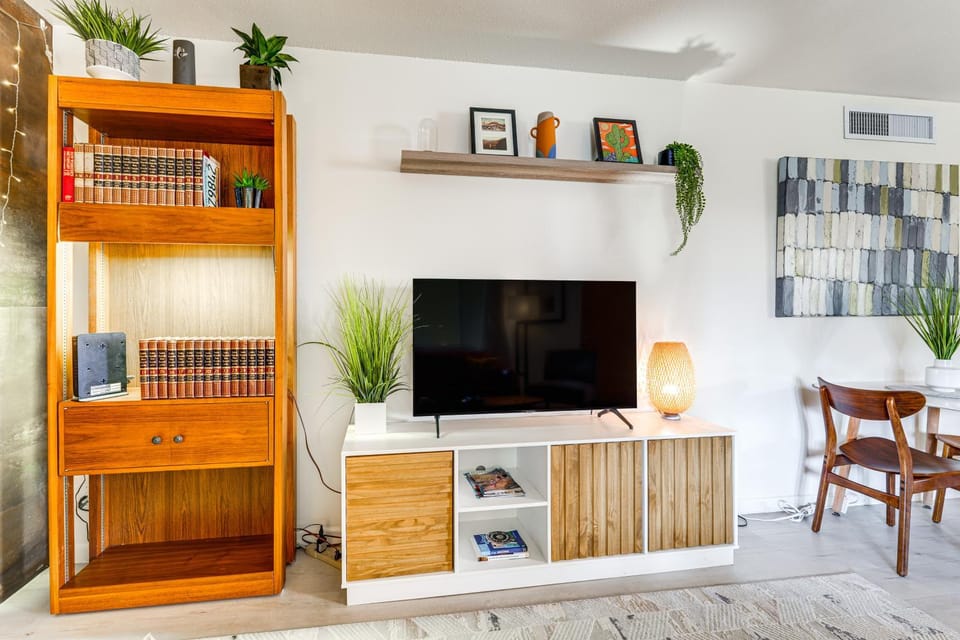Walk to Old Town: Chic Scottsdale Condo w/ Pool! House in Scottsdale