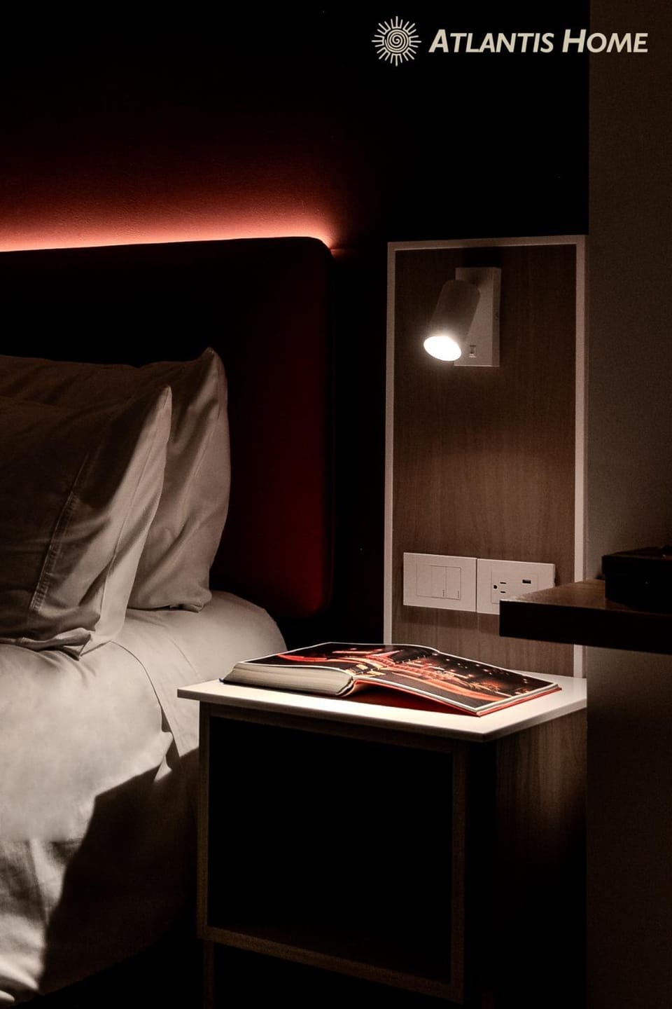 Bed, Photo of the whole room, Text overlay