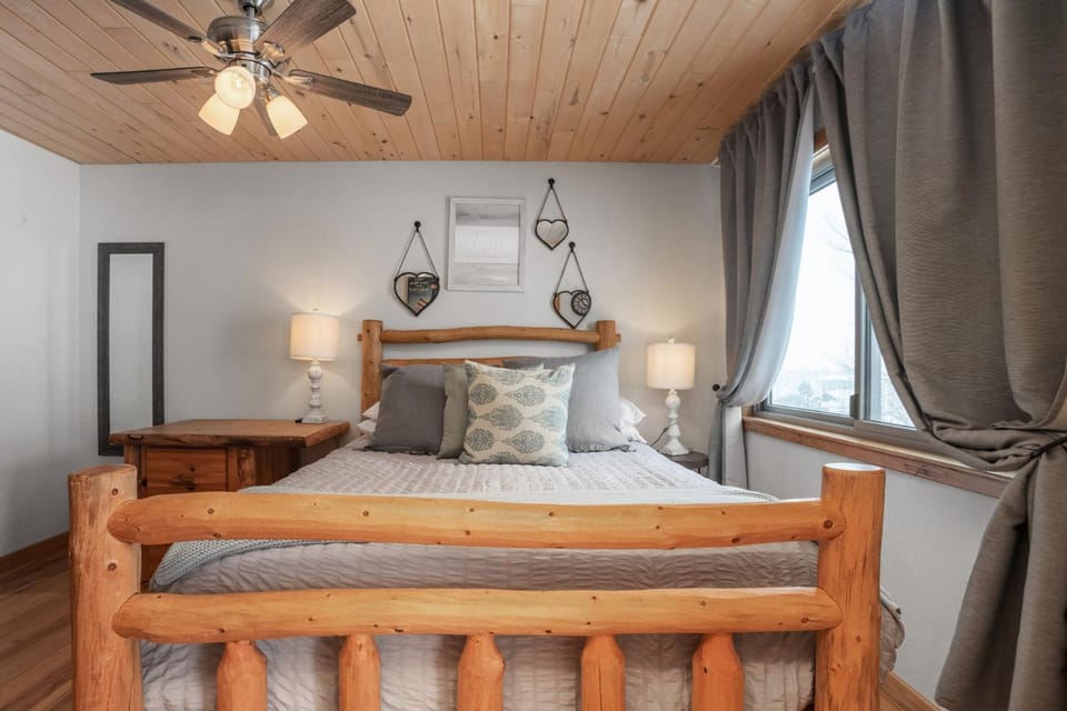 Ski In, Ski Out, Steam Shower in Unit, Outdoor Hot Tub House in Steamboat Springs