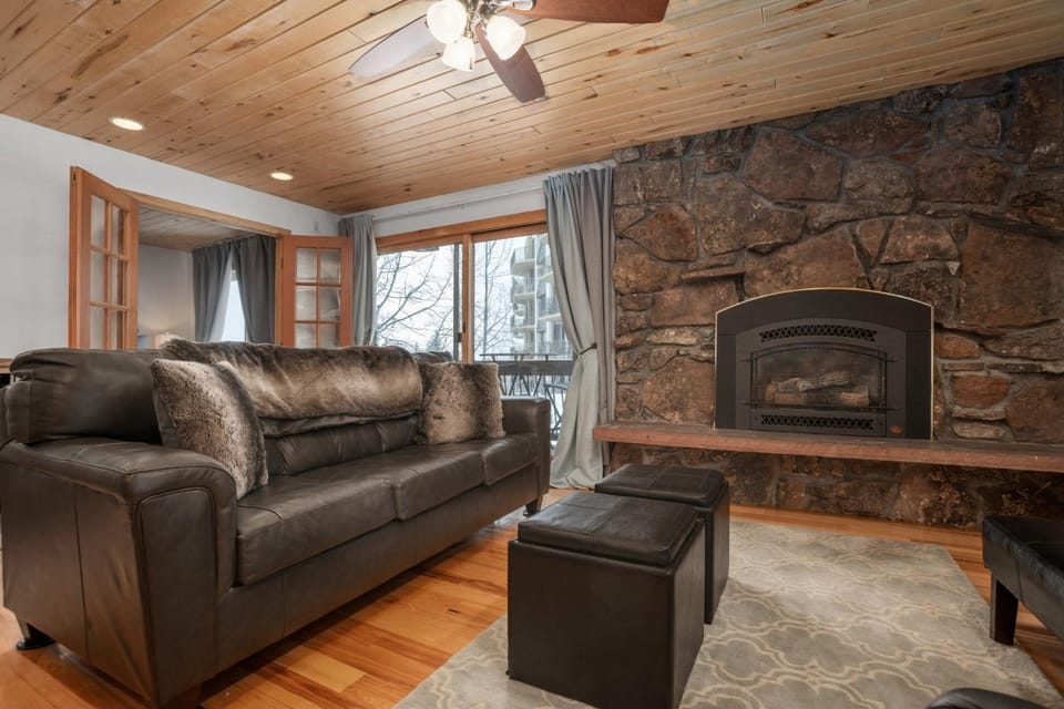 Ski In, Ski Out, Steam Shower in Unit, Outdoor Hot Tub House in Steamboat Springs
