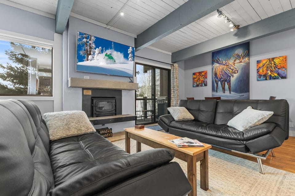 Pool, Hot Tub, Ski In Ski Out Studio, King Bed House in Steamboat Springs