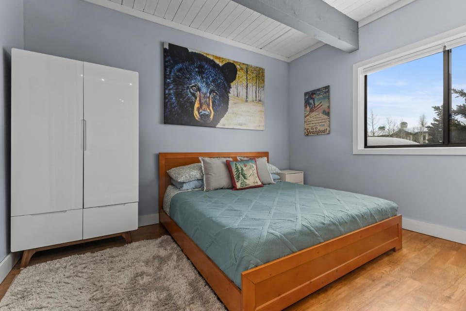 Pool, Hot Tub, Ski In Ski Out Studio, King Bed House in Steamboat Springs