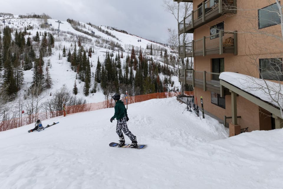 Pool, Hot Tub, Ski In Ski Out Studio, King Bed House in Steamboat Springs