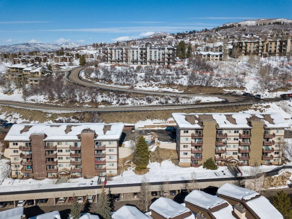 Ski In, Ski Out, Ski Slope Views, California King, Recently Renovated House in Steamboat Springs