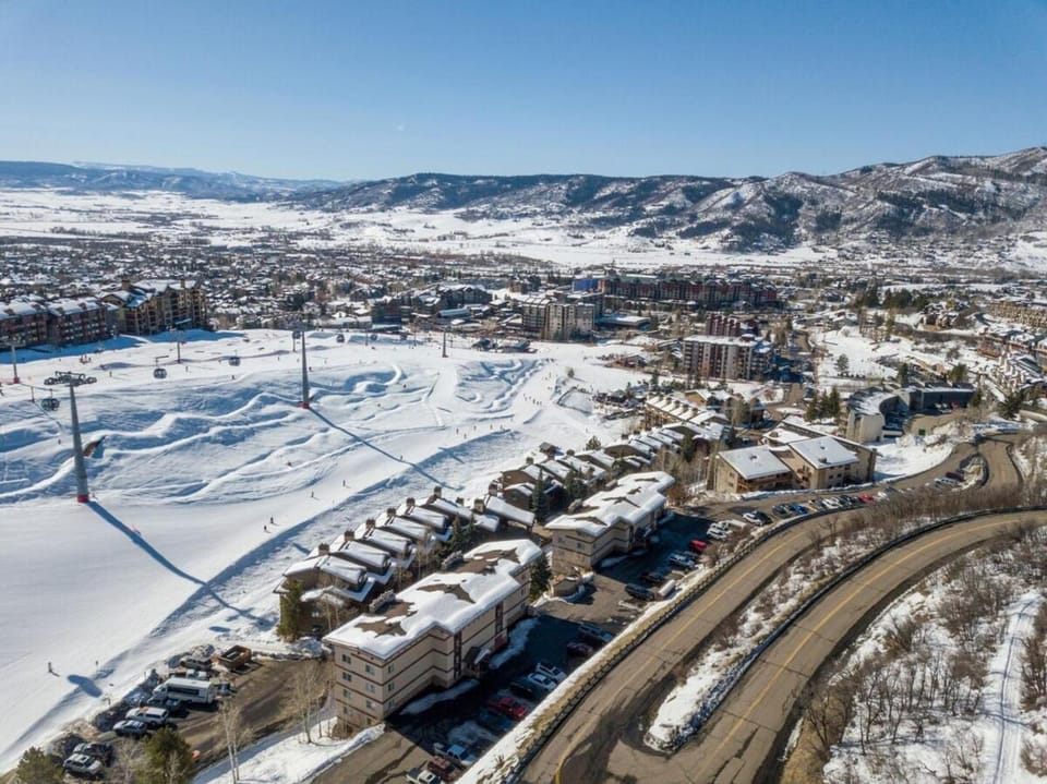 Ski In, Ski Out, Ski Slope Views, California King, Recently Renovated House in Steamboat Springs