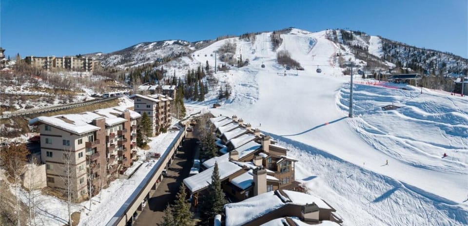 Ski In, Ski Out, Ski Slope Views, California King, Recently Renovated House in Steamboat Springs