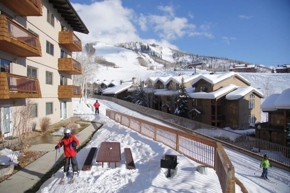 Large Outdoor Hot Tub, Easy Walk to Base Area Activities House in Steamboat Springs