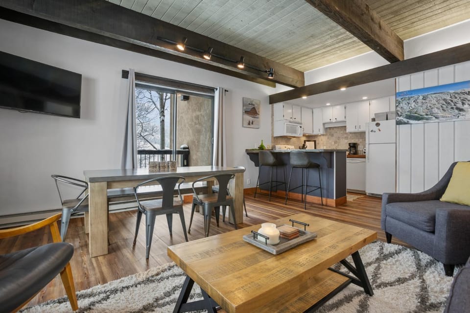 Heated Pool, Private Washer & Dryer, Ski In, Ski Out, Just Remodeled House in Steamboat Springs