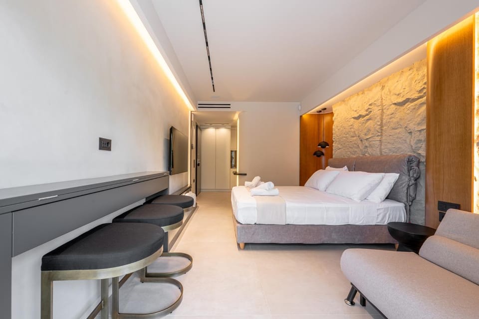 Bed, Seating area