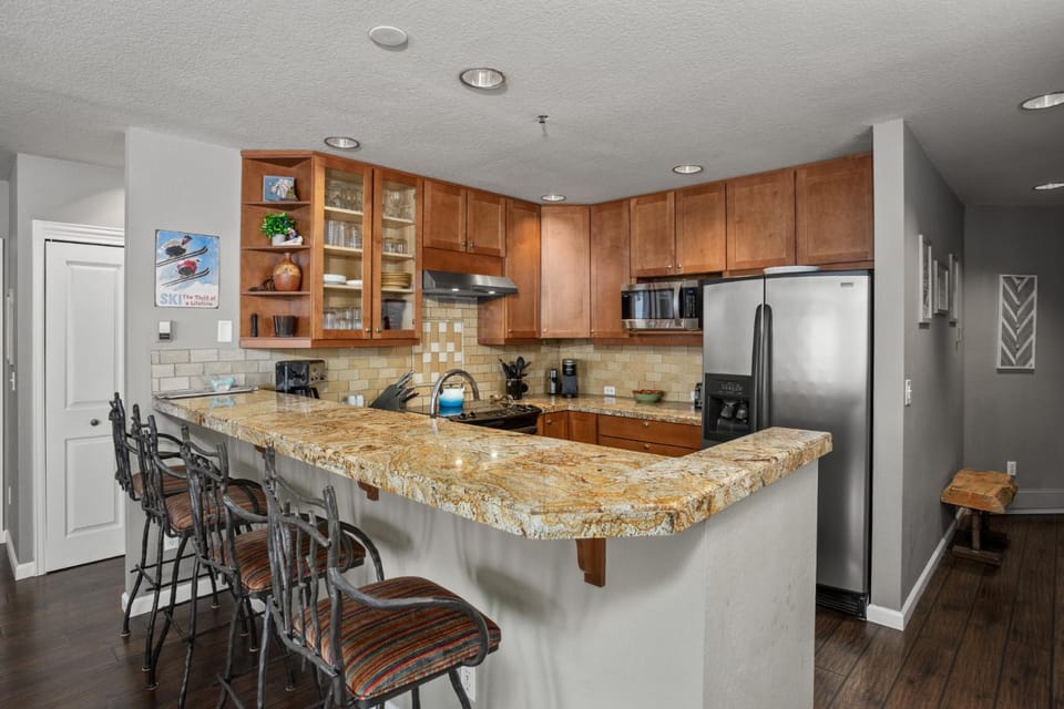 Outdoor Pool and Hot Tub, Gas Grill on Patio, Private Washer & Dryer House in Steamboat Springs