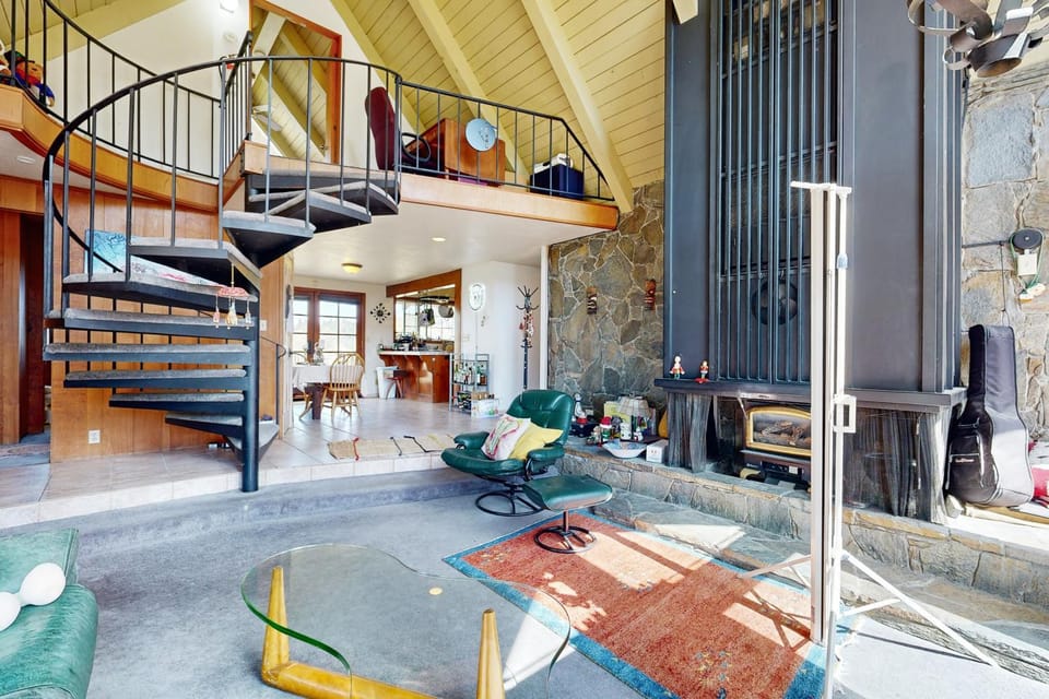 Panoramic Mtn & Lake Views: Hilltop Big Bear Cabin Cabin in Big Bear