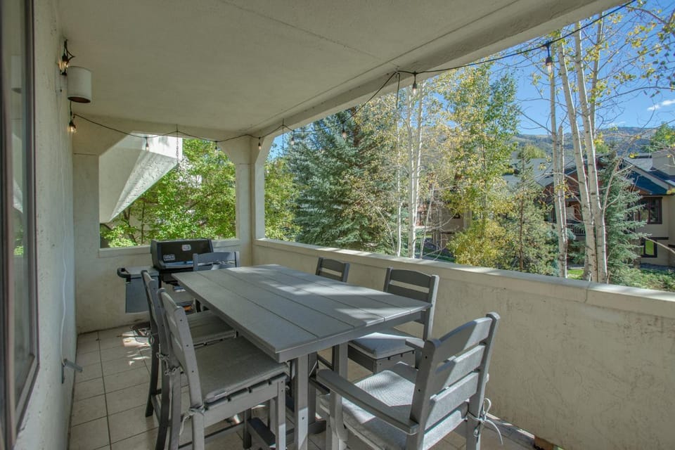 Pool, Hot Tub, Balcony over Burgess Creek, Walk to Gondola Square House in Steamboat Springs
