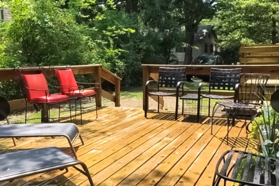 Steps to Beach & Lake Michigan! Family Retreat House in Chikaming Township
