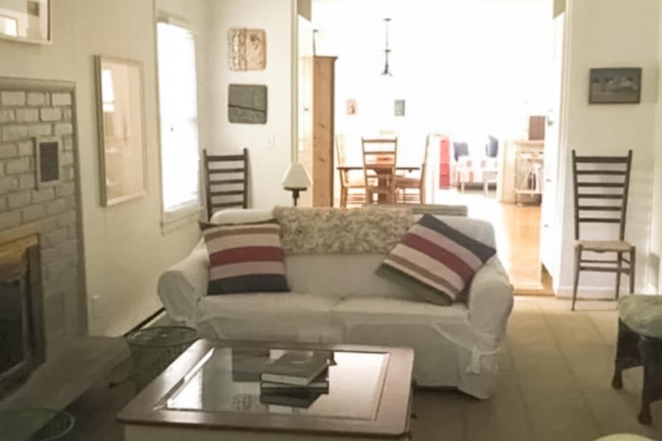 Steps to Beach & Lake Michigan! Family Retreat House in Chikaming Township