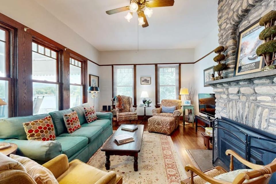 Avett House House in Lake Junaluska