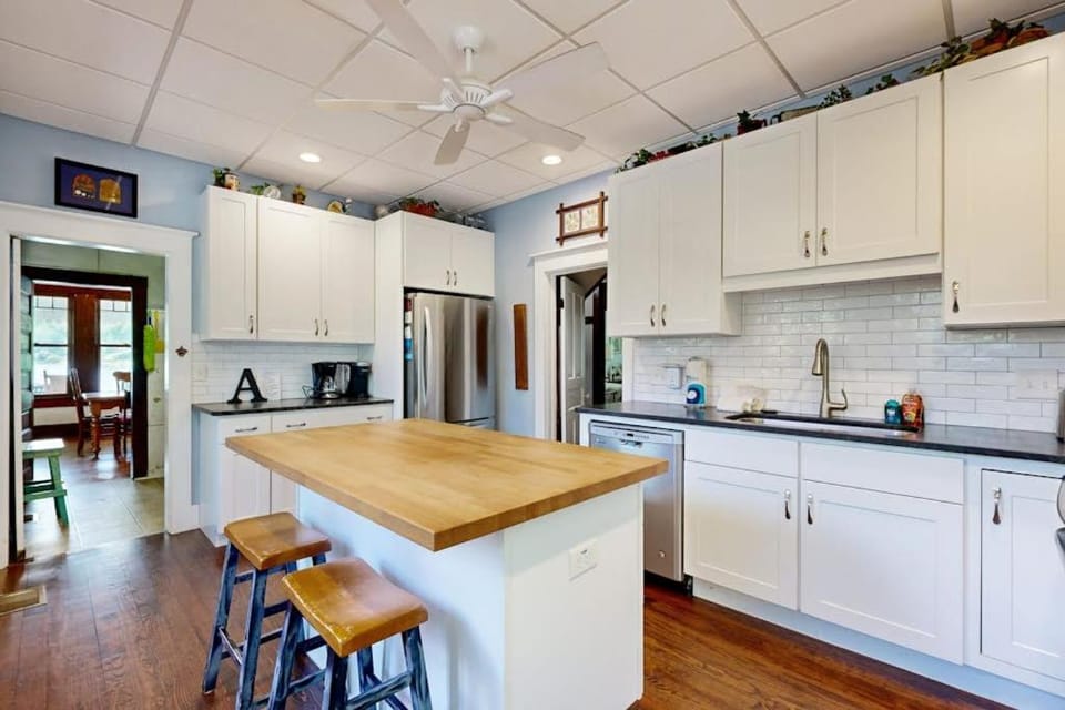 Avett House House in Lake Junaluska