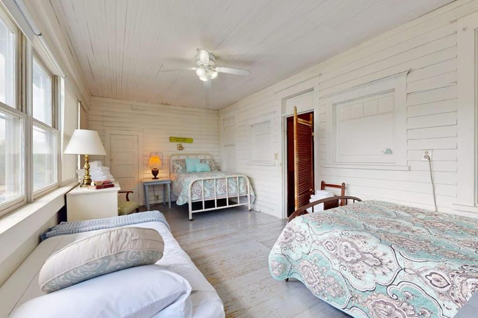 Avett House House in Lake Junaluska