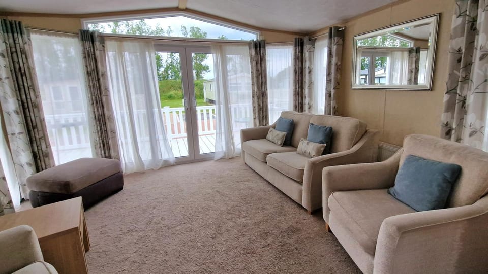 Patio, Living room