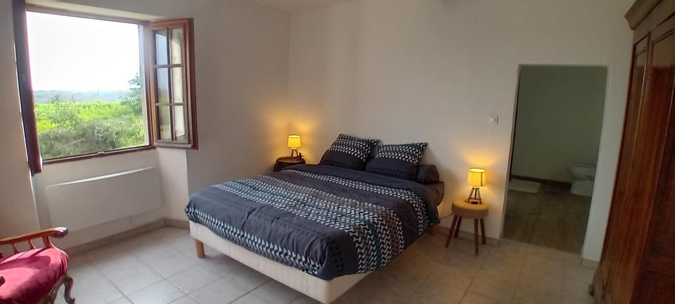 Bed, Photo of the whole room