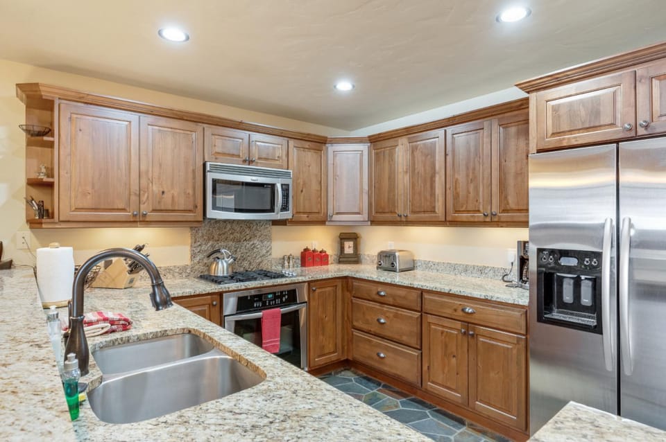 Outdoor Pools and Hot Tubs, Air Conditioning, Washer & Dryer In Unit, Ski Mountain Views House in Steamboat Springs