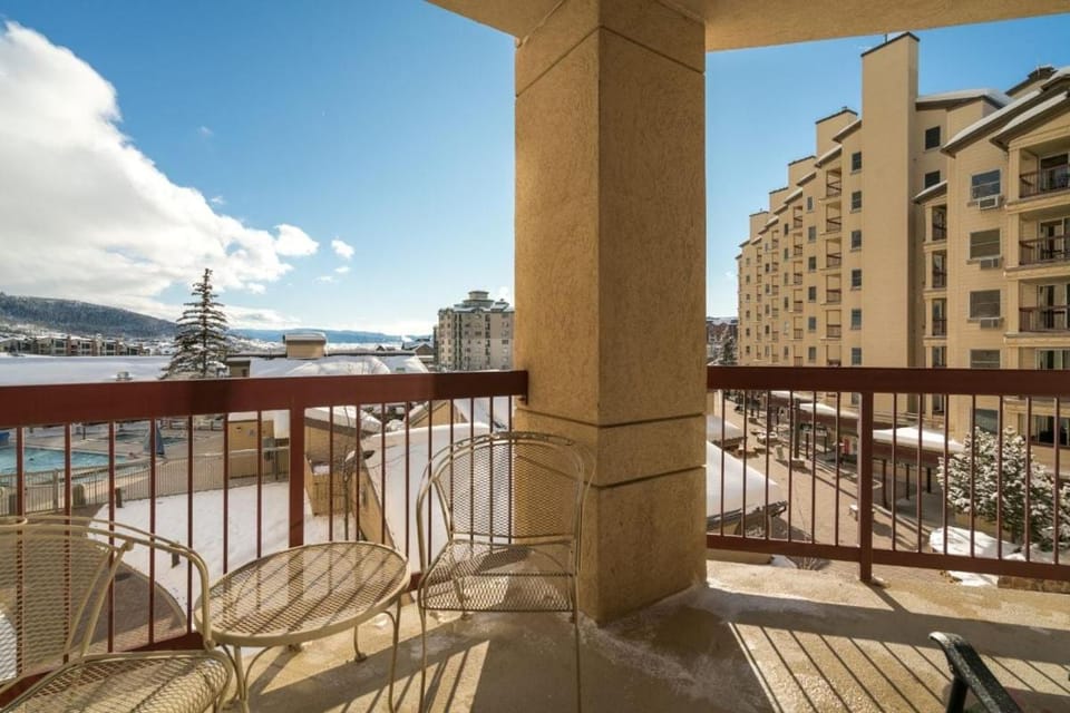 Pool and Hot Tubs, Private Washer & Dryer, Creekside Base Area Location House in Steamboat Springs