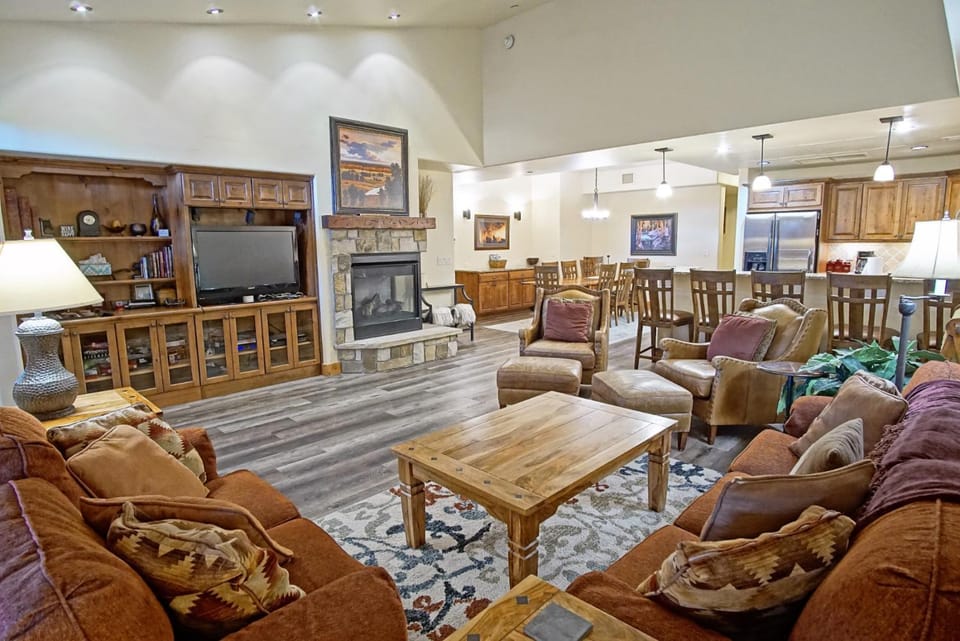 Air Conditioning, Heated Pools, Hot Tubs, Private Washer & Dryer House in Steamboat Springs