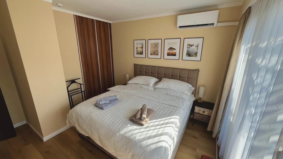 Bed, Photo of the whole room, Bedroom, towels, air conditioner