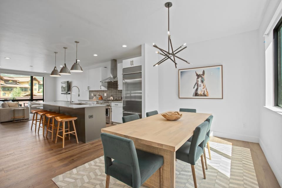 Urban Luxury at Competitive Rates - Rooftop Patio With Hot Tub - Perfect for 2 Families House in Steamboat Springs