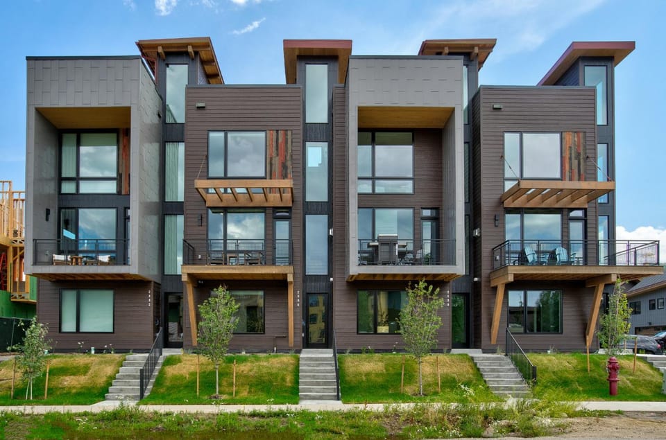 Urban Luxury at Competitive Rates - Rooftop Patio With Hot Tub - Perfect for 2 Families House in Steamboat Springs
