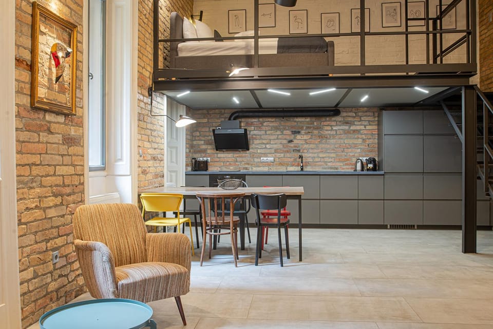 Kitchen or kitchenette, Seating area, Dining area